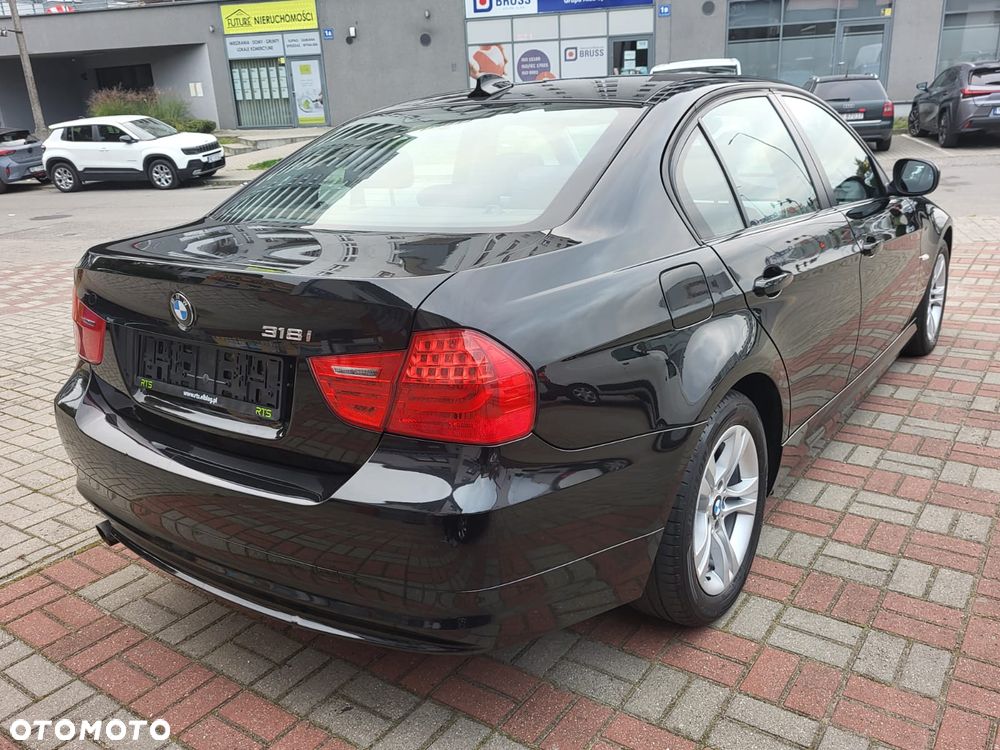 BMW Seria 3 318i Edition Sport - 10