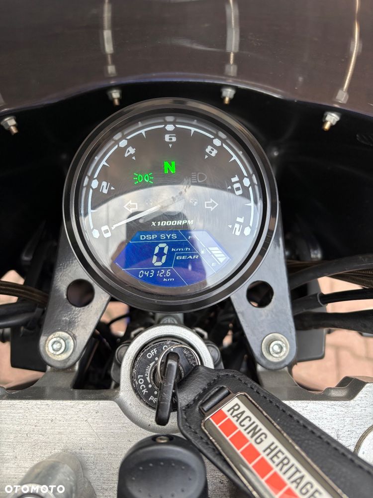 Yamaha XJR - 13
