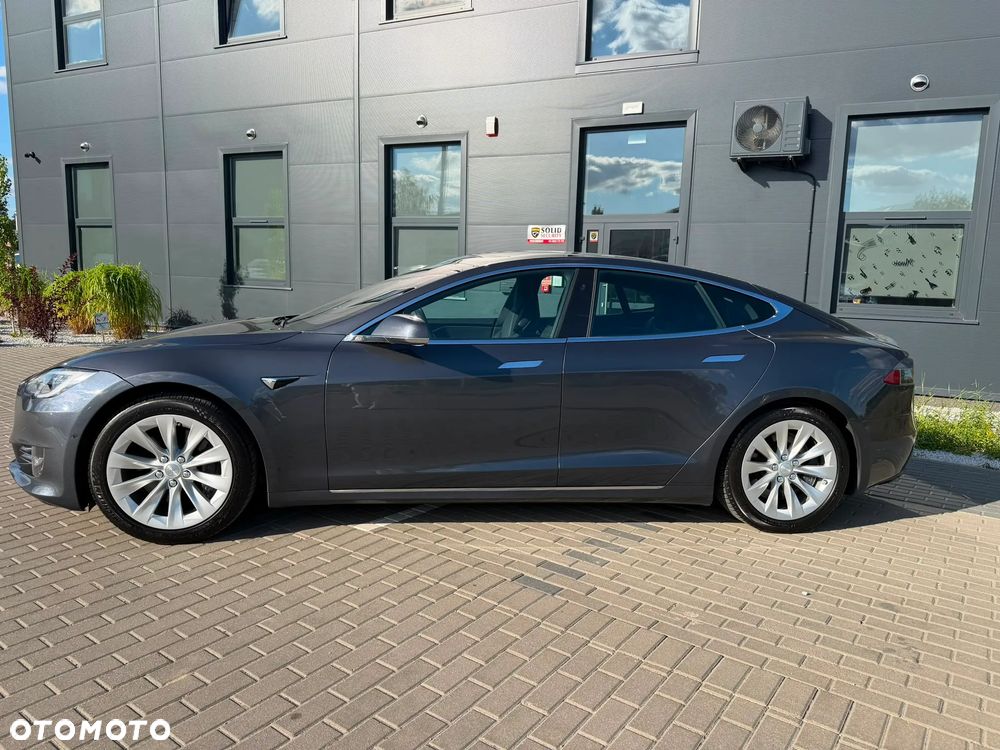 Tesla Model S - 8