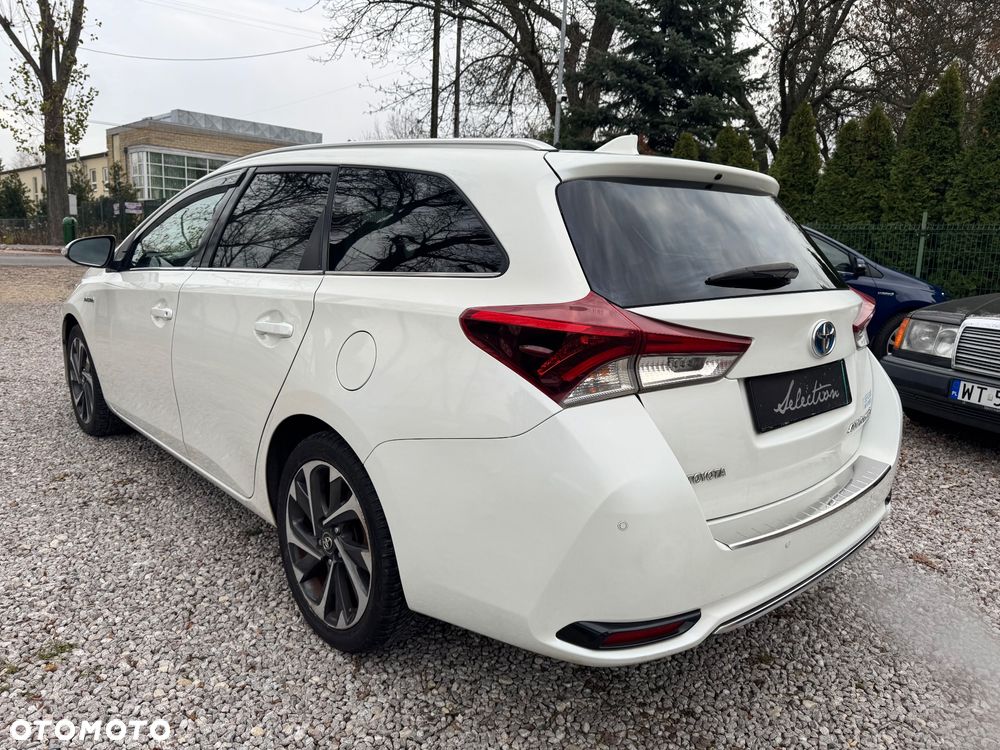Toyota Auris Hybrid 135 Premium - 4