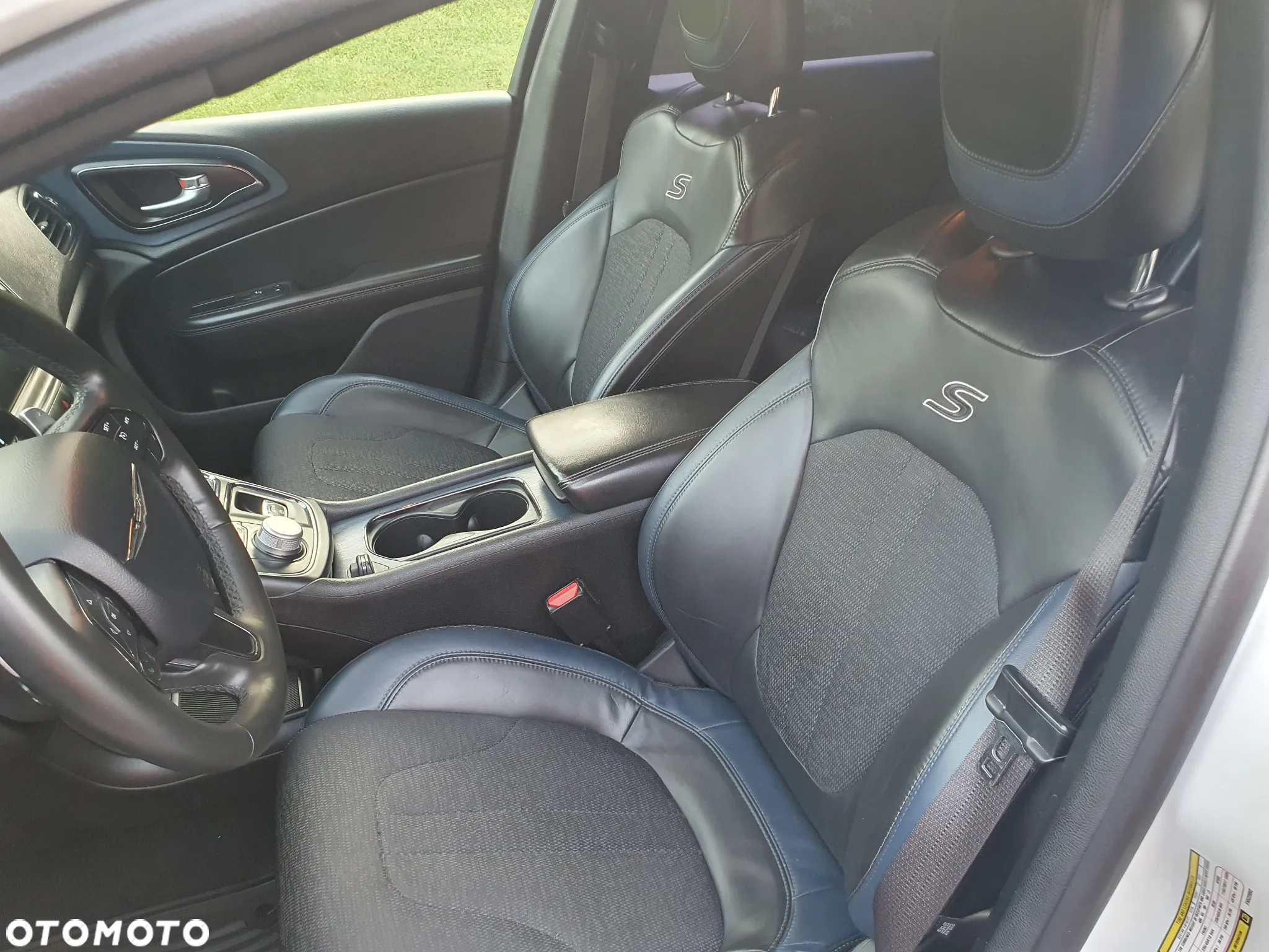 Chrysler 200 - 9
