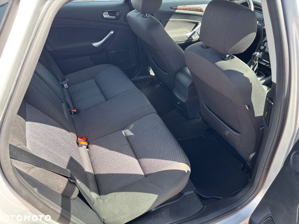 Ford Mondeo 2.0 Ghia - 15