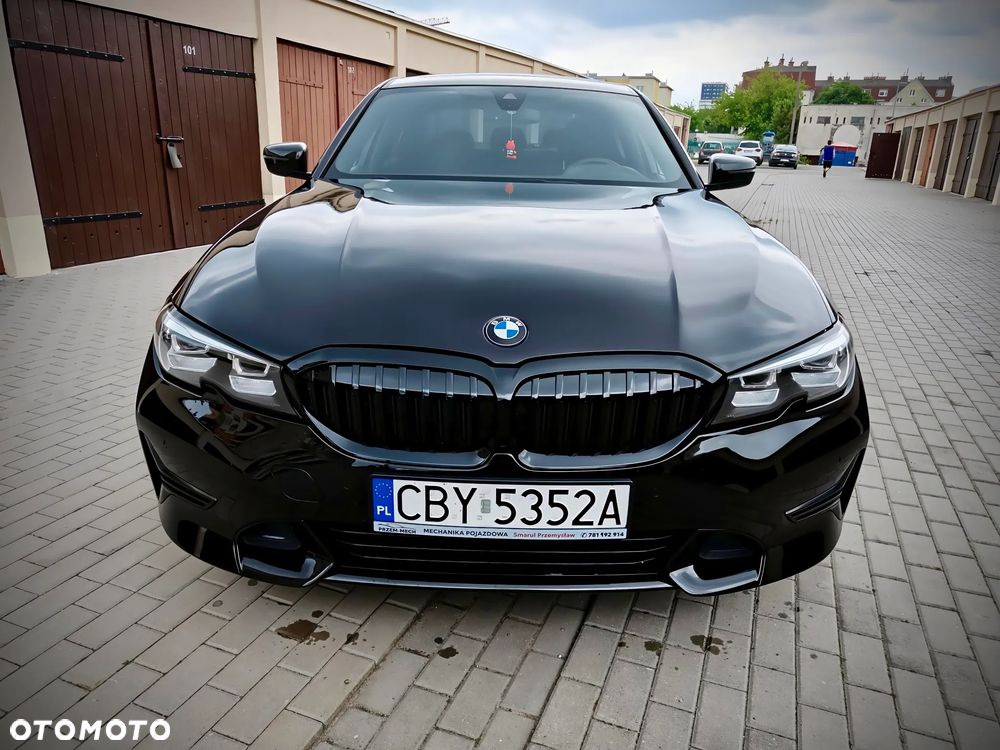 BMW Seria 3 330i Advantage sport - 2