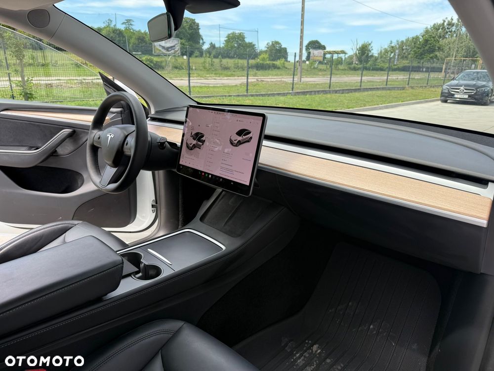 Tesla Model Y - 18