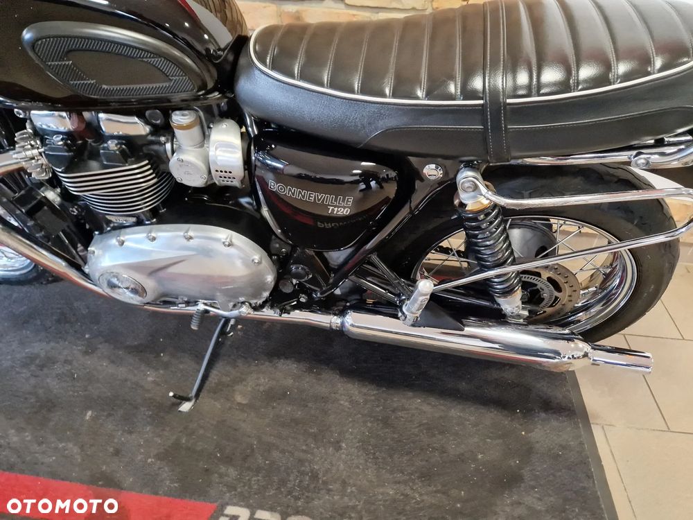 Triumph Bonneville - 13
