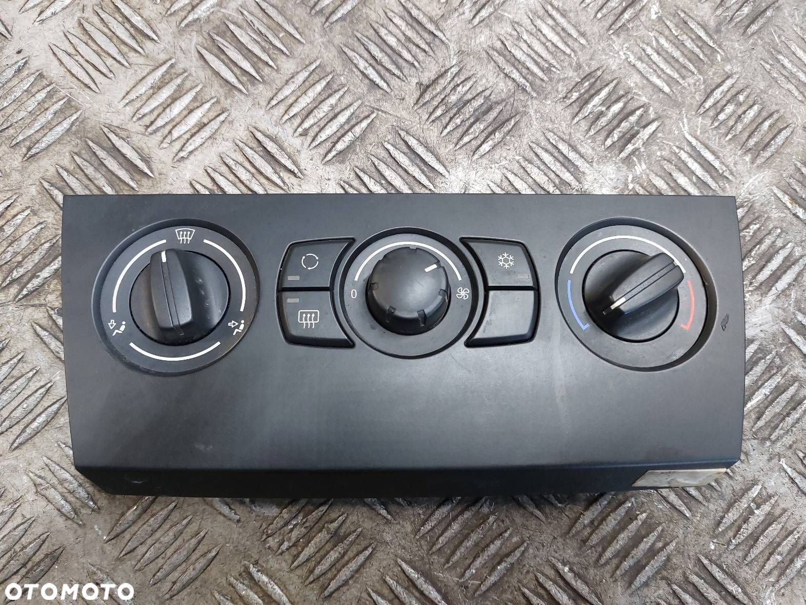 PANEL NAWIEWU BMW E90 6960860 - 1