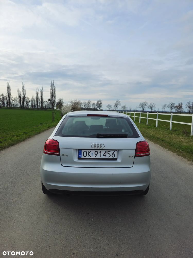 Audi A3 3-drzwiowe 1.6 TDI DPF Ambiente S tronic - 4