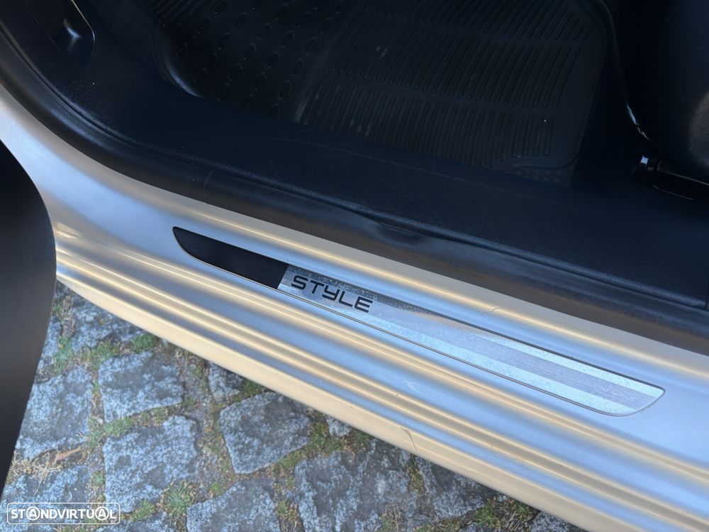 Peugeot 208 1.2 PureTech Style - 15