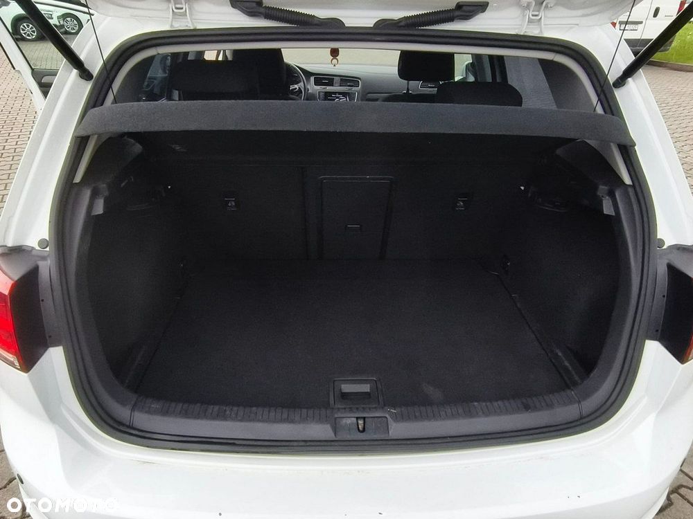 Volkswagen Golf - 24