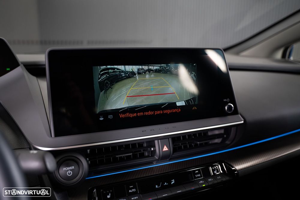 Toyota Prius 2.0 Plug-in Luxury - 29