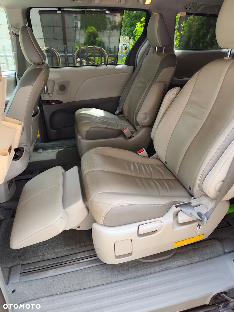 Toyota Sienna 3.5 V6 - 9