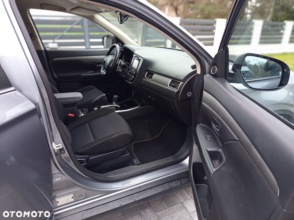 Mitsubishi Outlander 2.0 Intense + Navi 4WD CVT - 15