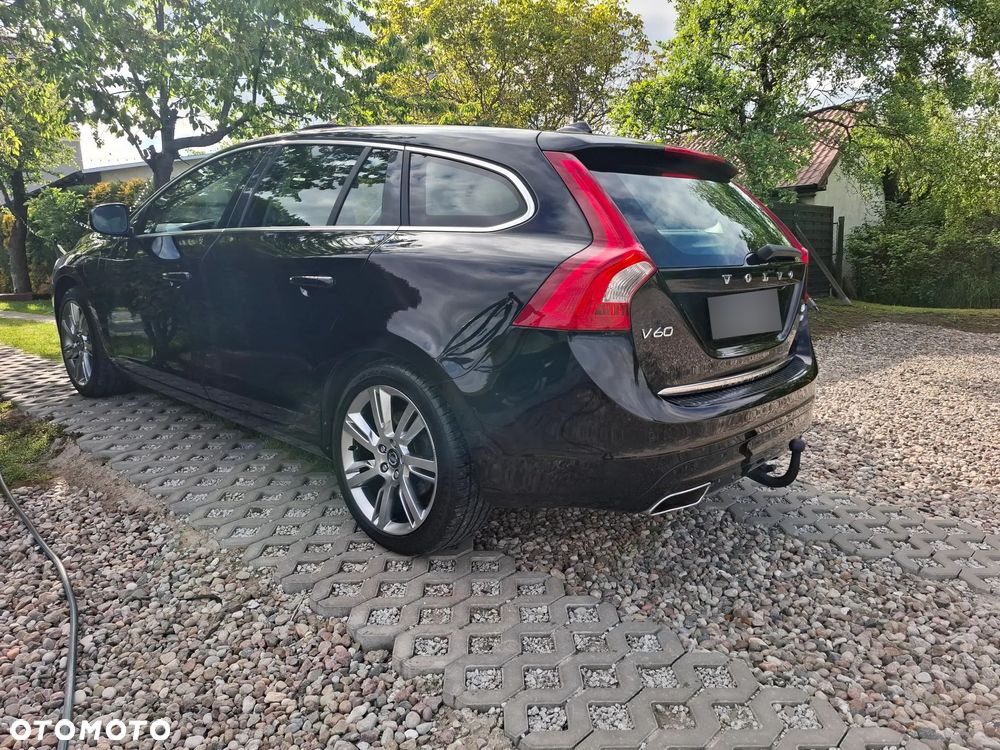 Volvo V60 D6 AWD Plug-in Hybrid R-Design Summum - 5