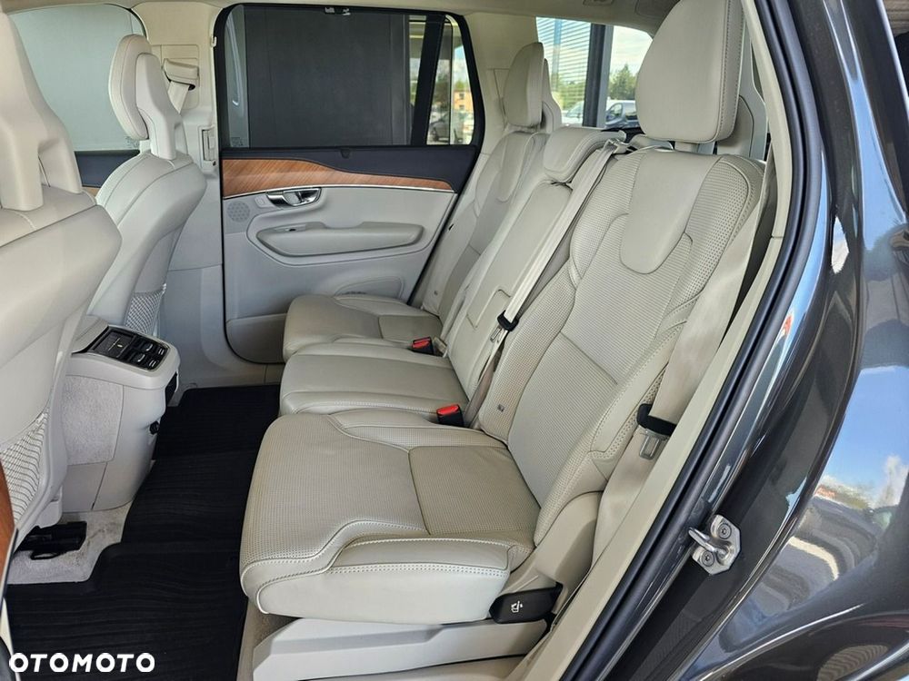 Volvo XC 90 - 35