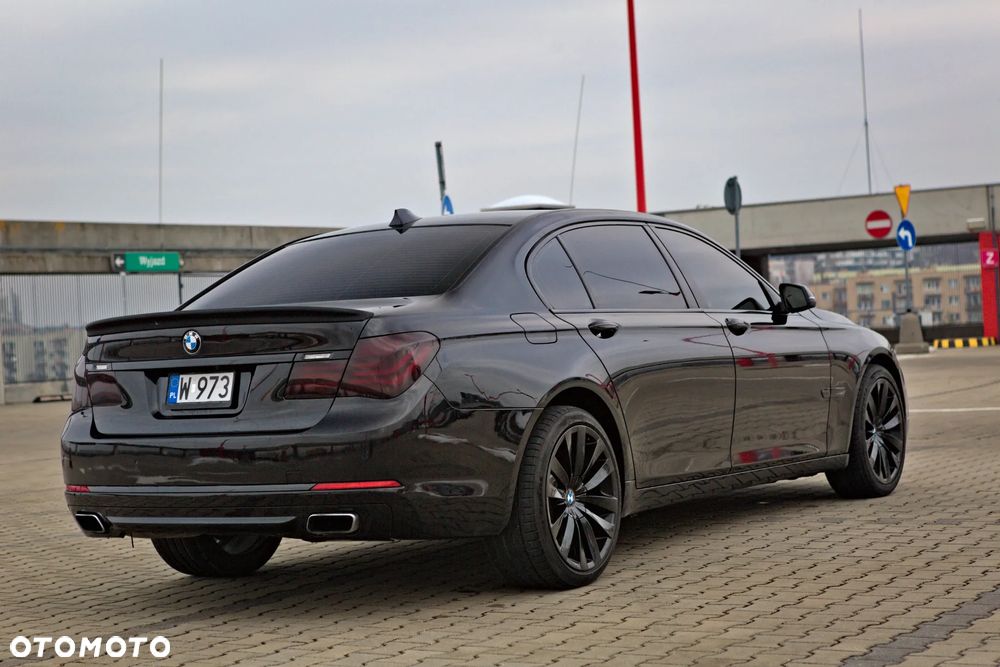 BMW Seria 7 740i - 7