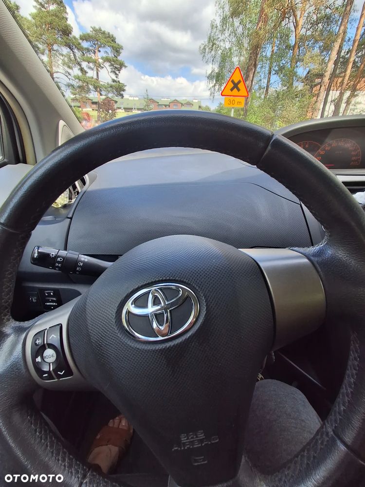 Toyota Yaris - 23