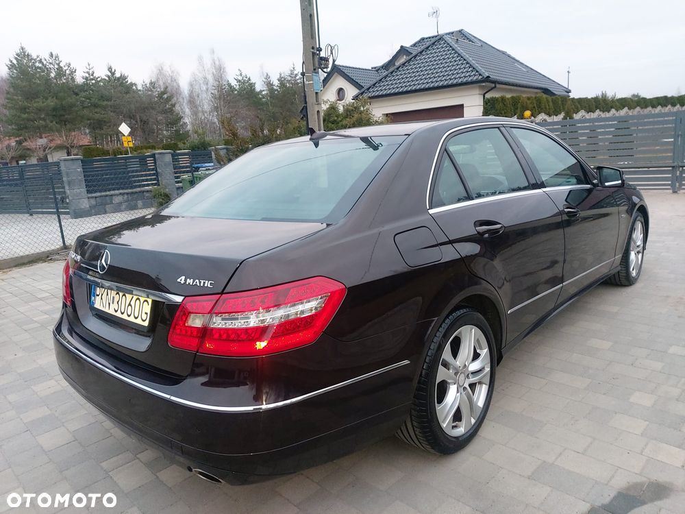 Mercedes-Benz Klasa E 300 CDI DPF BlueEFFICIENCY 7G-TRONIC Avantgarde - 4
