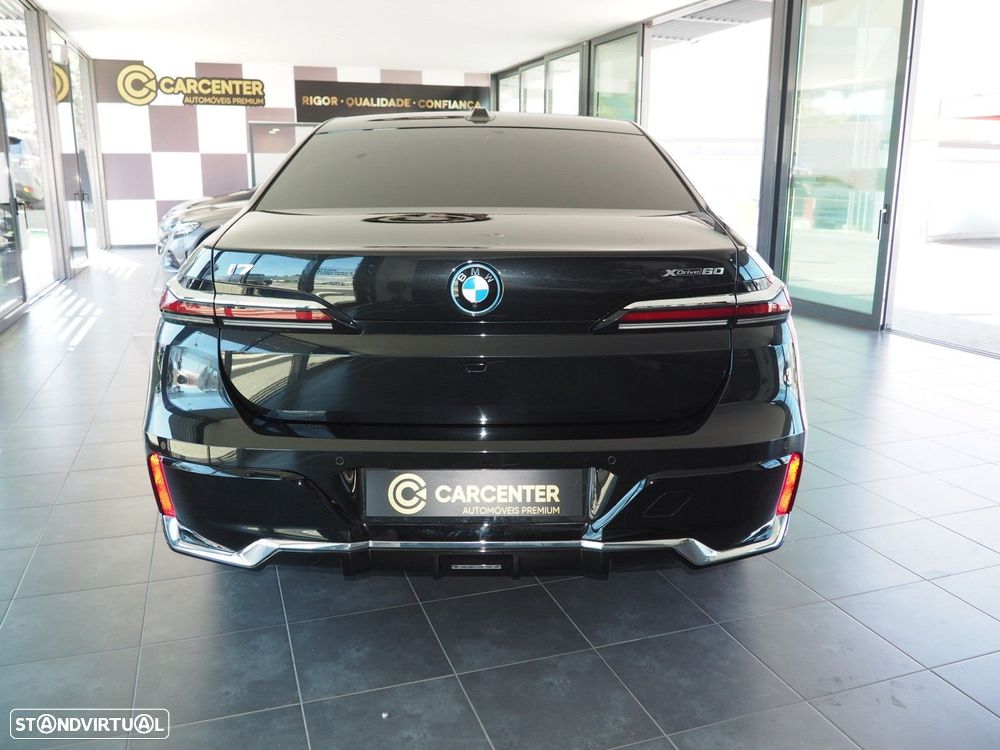 BMW i7 xDrive60 Pack Desportivo M - 22