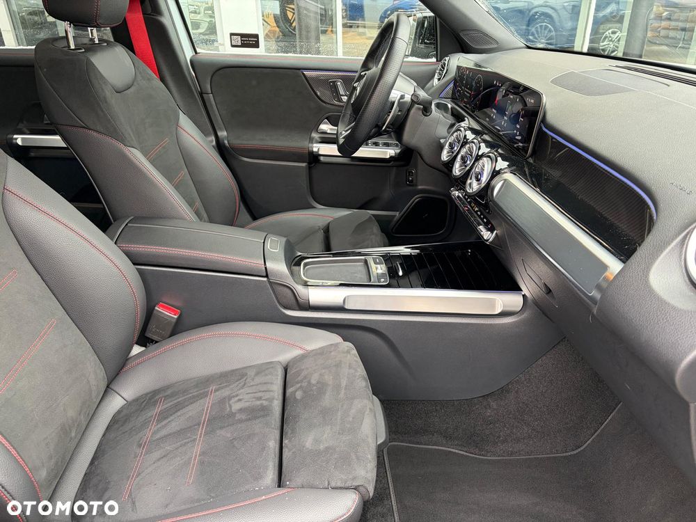 Mercedes-Benz GLB - 21