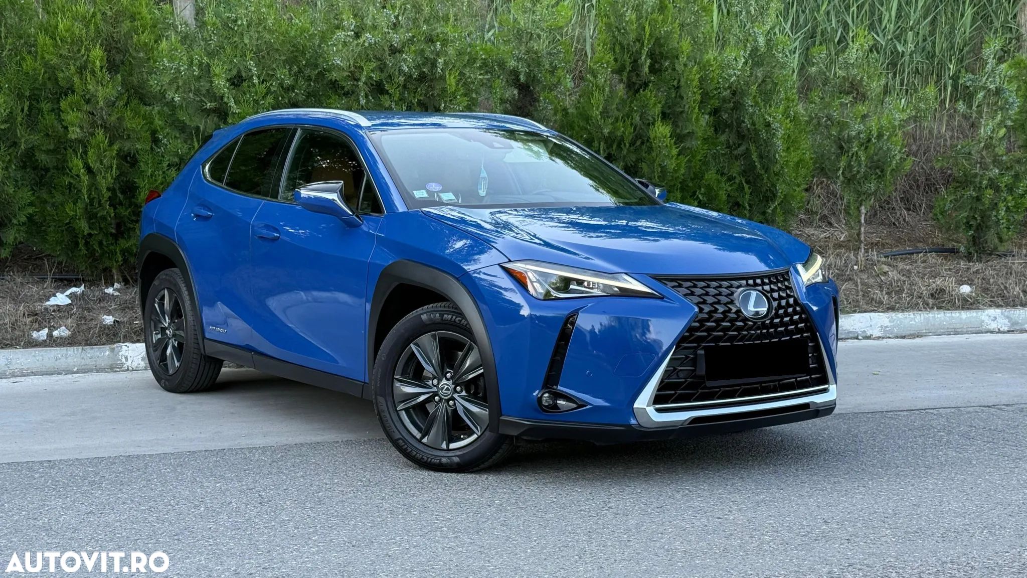 Lexus UX 250h 2.0L HEV 20H- (178 HP) 4X2 CVT Executive - 1