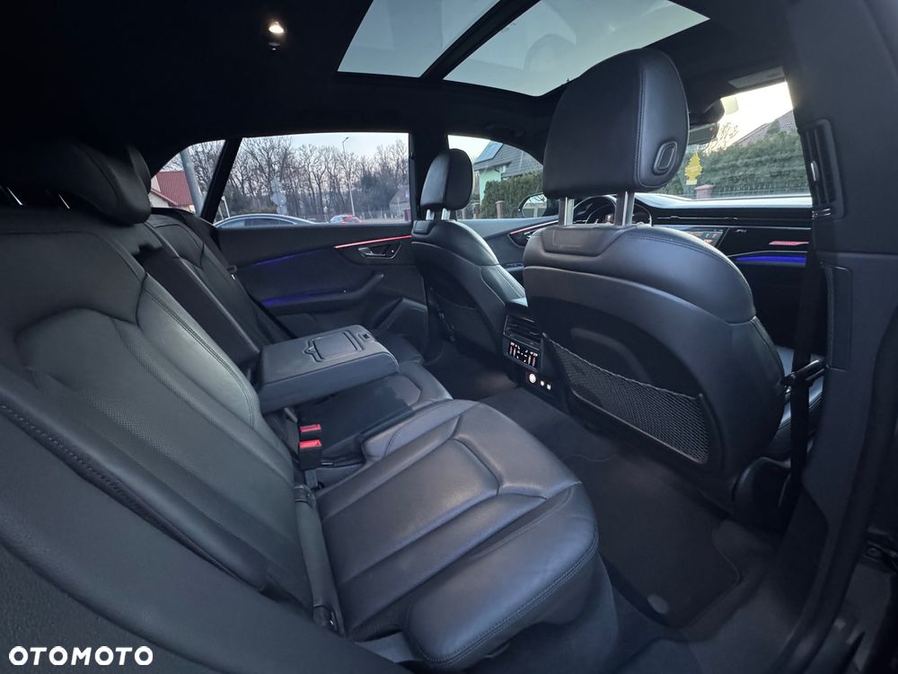 Audi Q8 SUV TFSI quattro 250 kW tiptronic S line business - 27