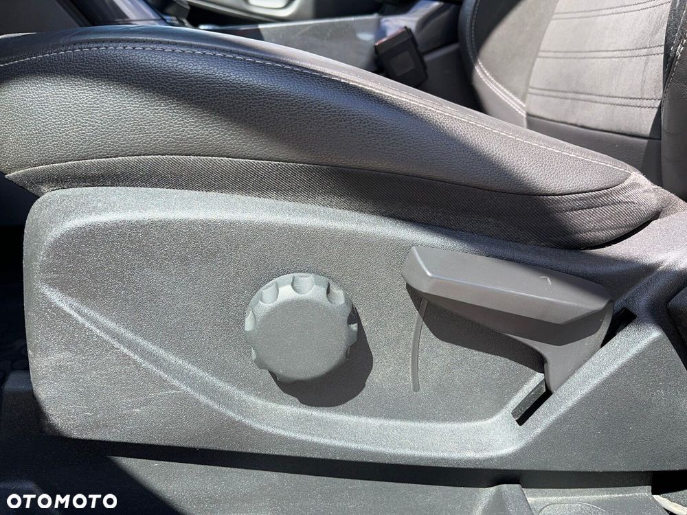 Ford Kuga - 10