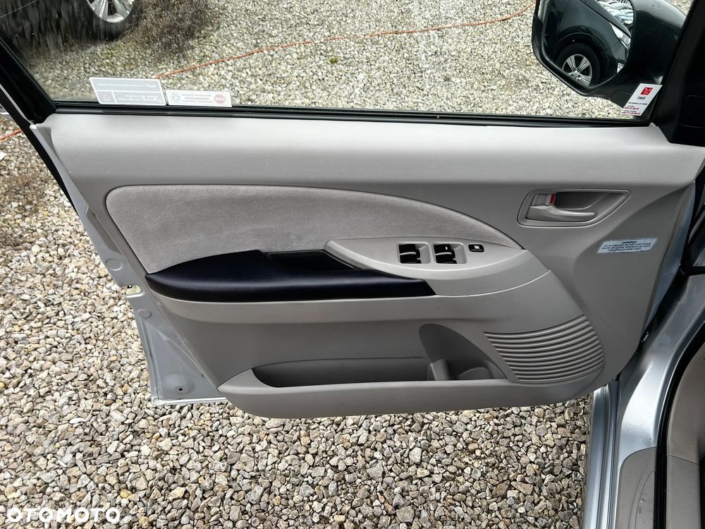 Mitsubishi Grandis 2.4 Intense - 24