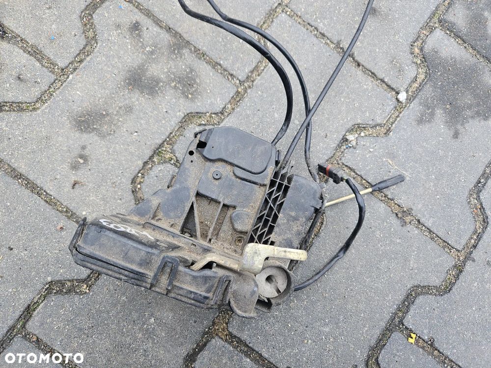 Zamek drzwi lewy przedni MERCEDES W203 Lift 2007r Europa 2037200135 - 2