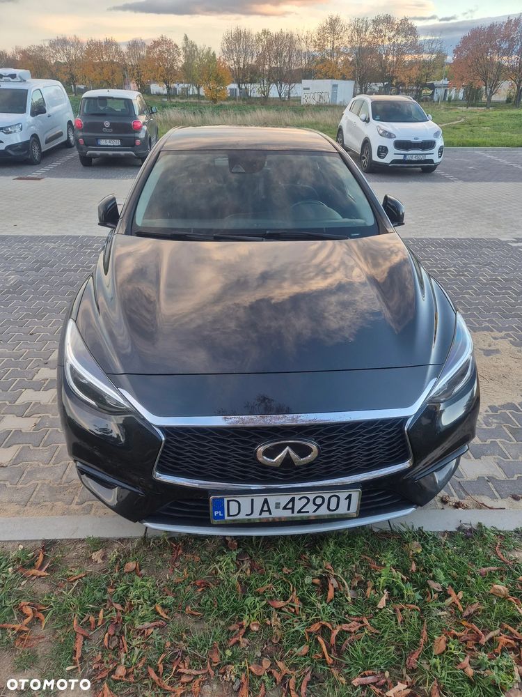 Infiniti Q30 - 3