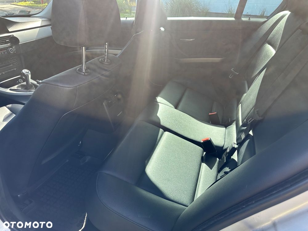 BMW Seria 3 318d - 14