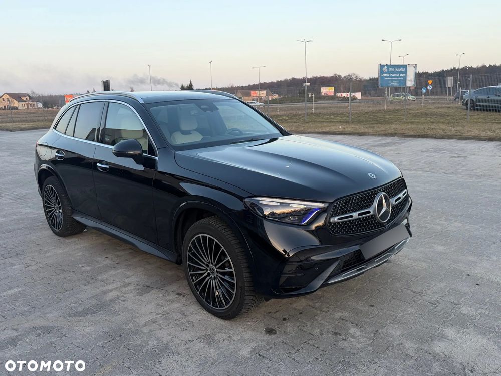 Mercedes-Benz GLC 300 e 4-Matic AMG Line - 1