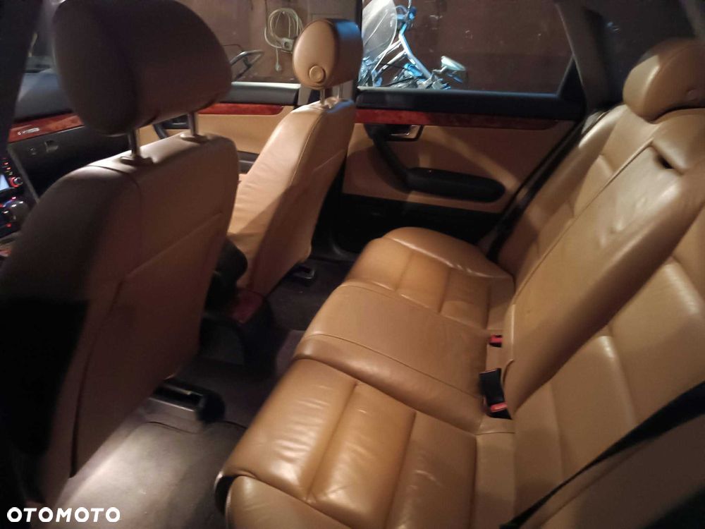 Audi A4 Limousine - 8