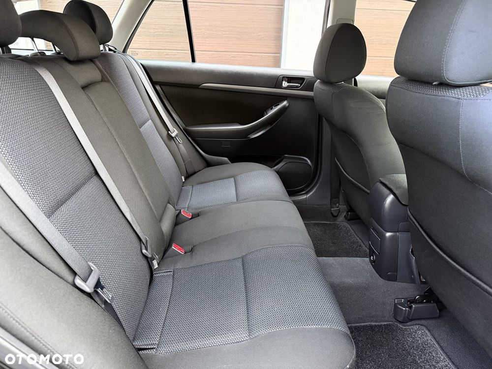 Toyota Avensis 1.8 VVT-i Combi - 23