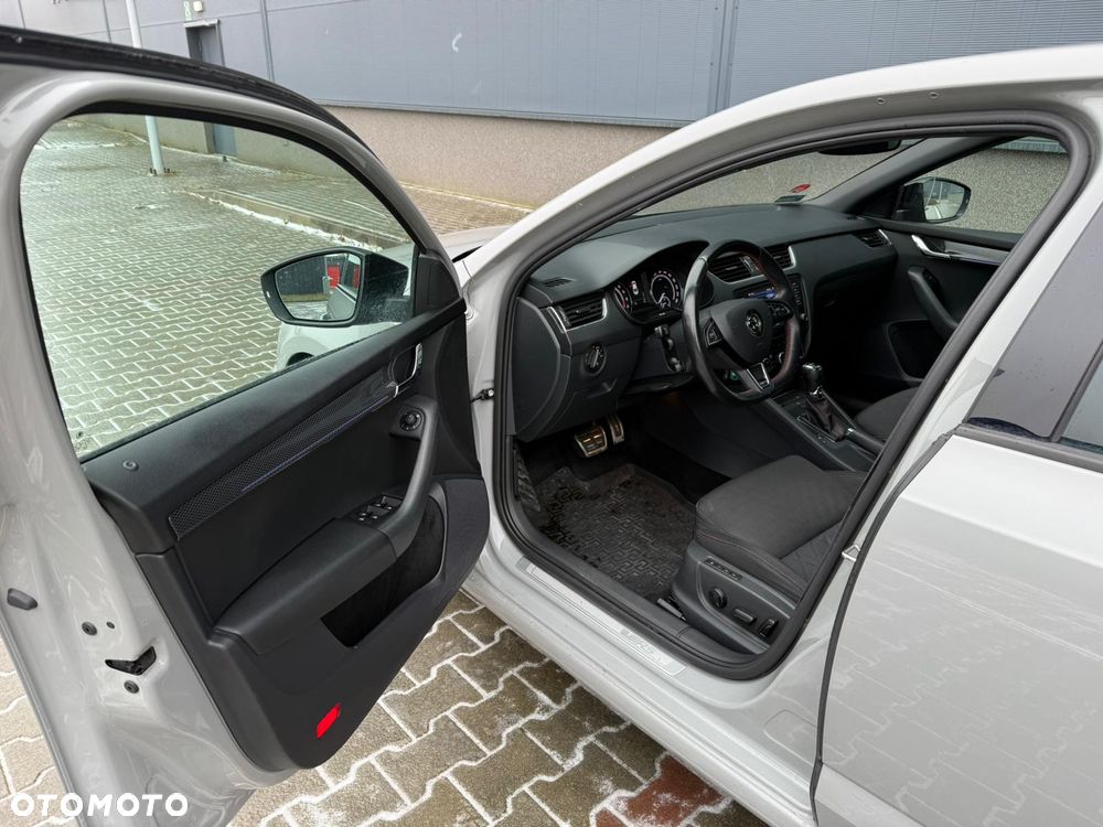 Skoda Octavia 2.0 TDI RS DSG - 17