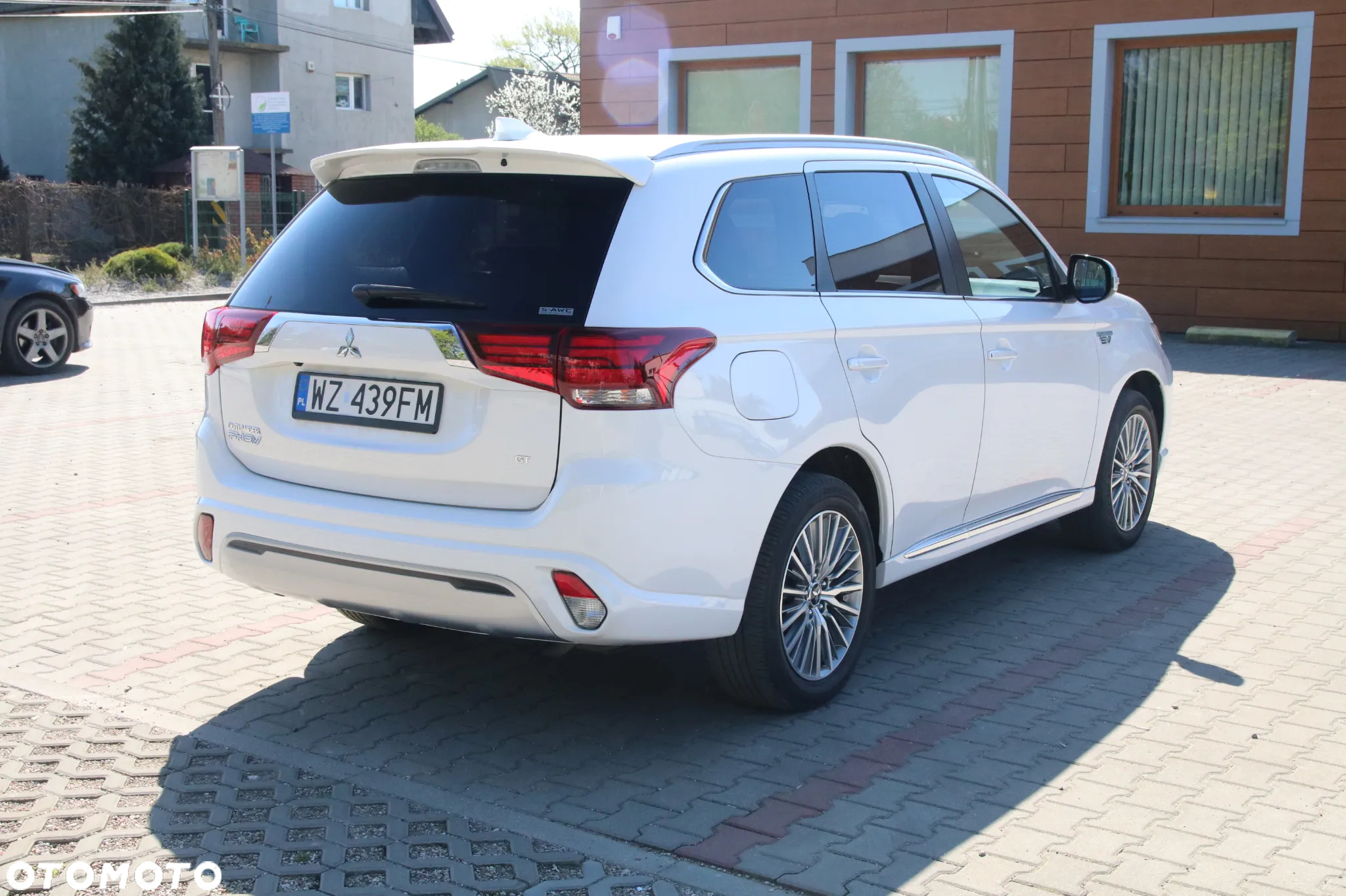 Mitsubishi Outlander 2.0 4WD Plug-In Hybrid - 11