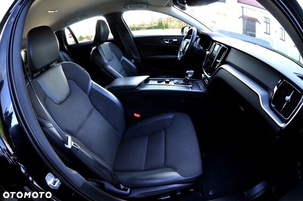Volvo V60 D3 Momentum Pro - 19