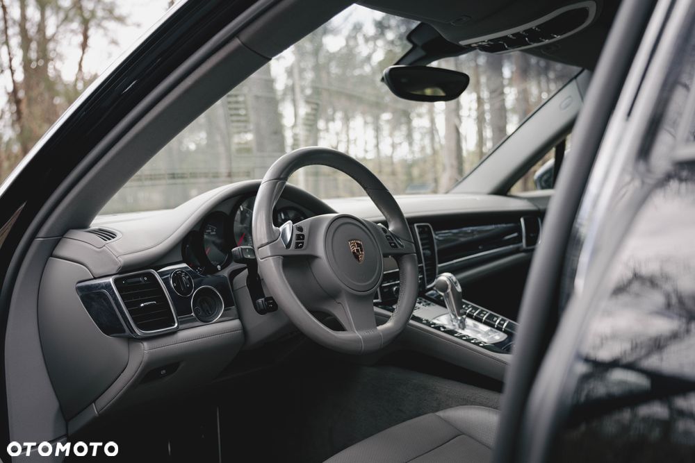 Porsche Panamera 4S - 25