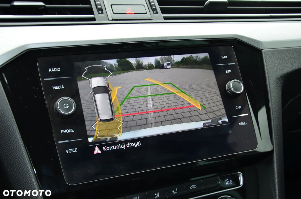 Volkswagen Passat - 25