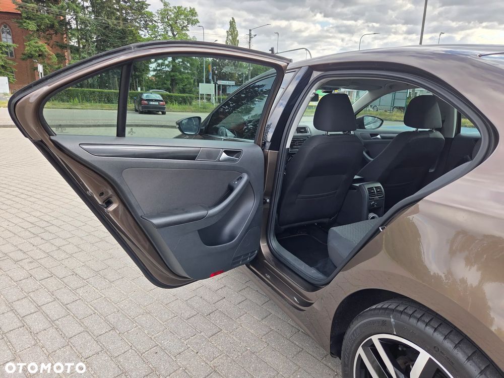 Volkswagen Jetta 1.2 TSI Comfortline - 18