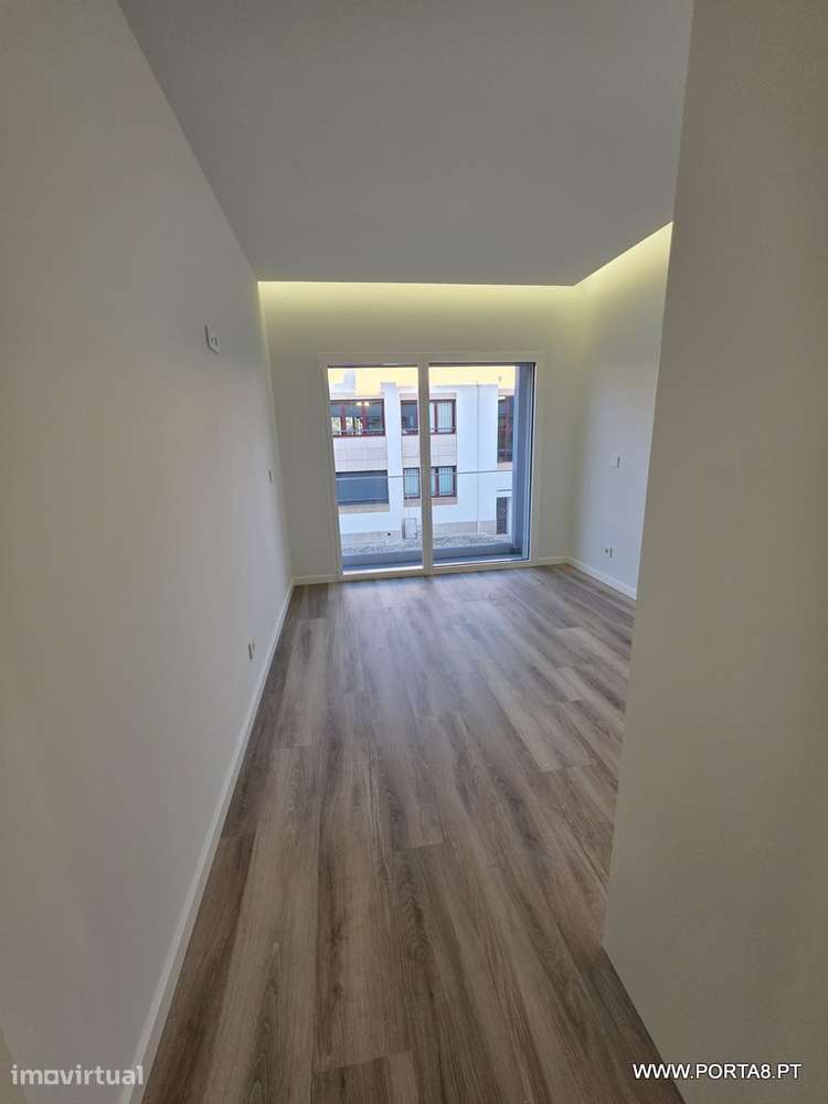 Apartamento T3 Novo com Duas Suites e Varanda — Barosa, Leiria - Grande imagem: 4/28