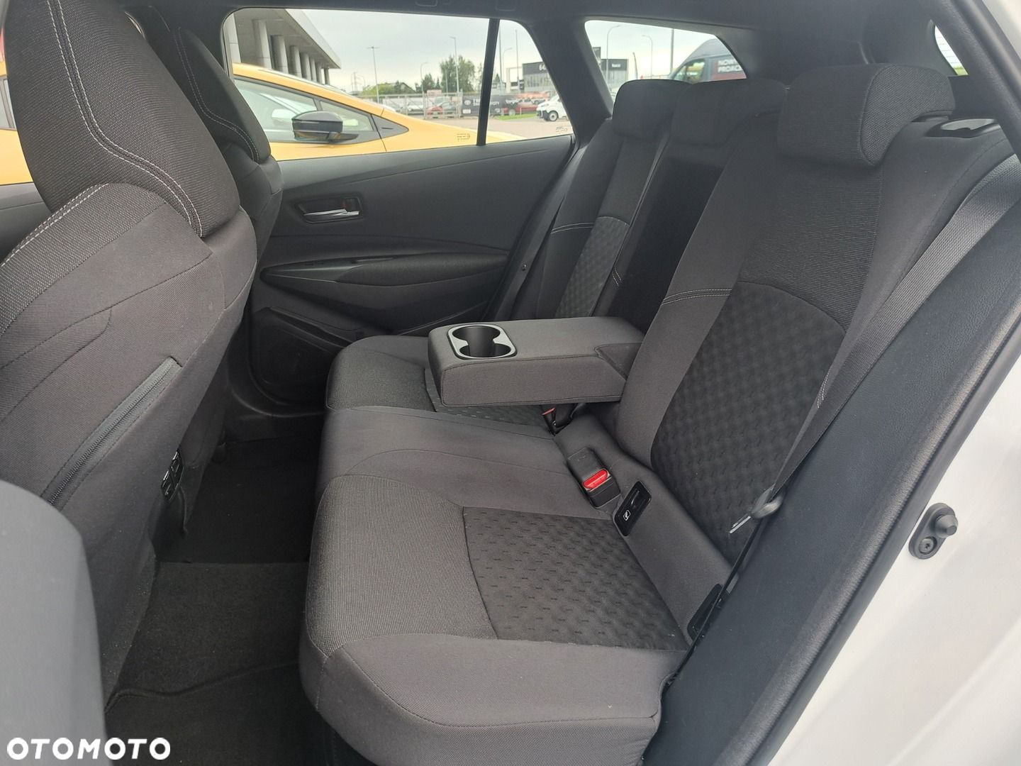 Toyota Corolla 1.8 Hybrid Comfort - 18