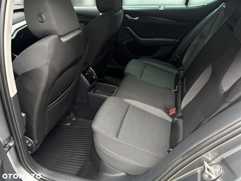Skoda Octavia 1.5 TSI mHEV Selection DSG - 13