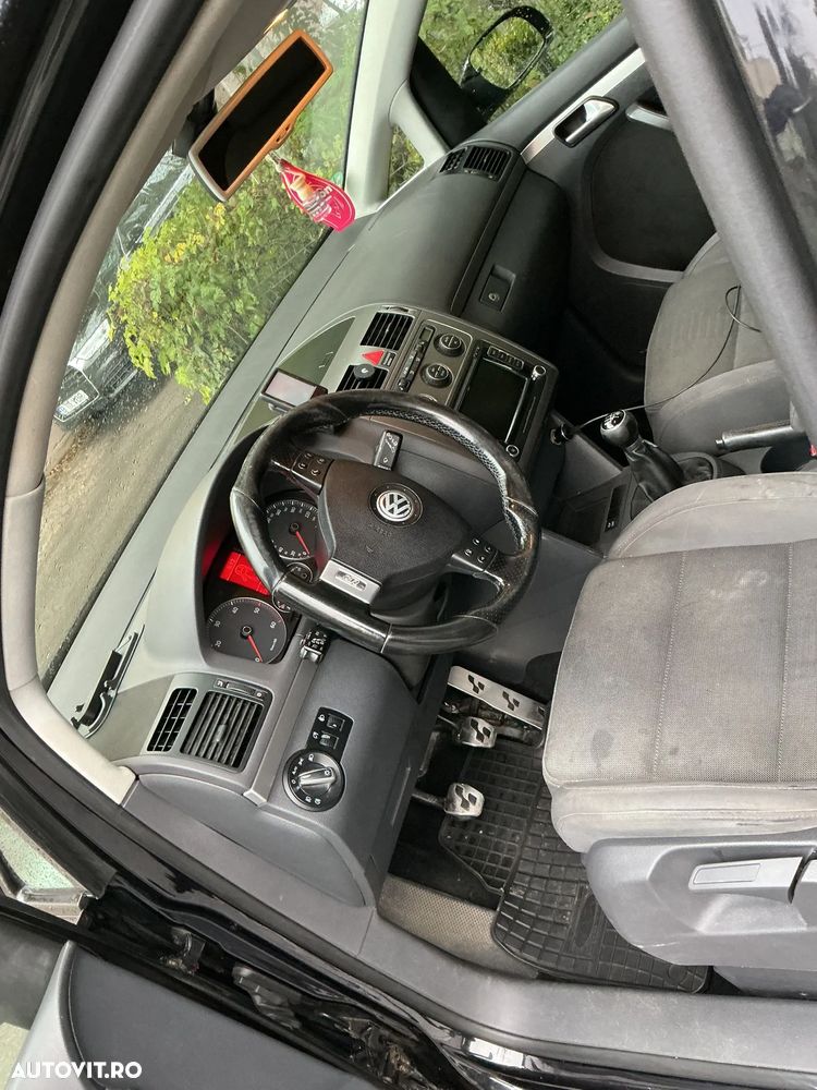 Volkswagen Touran - 4