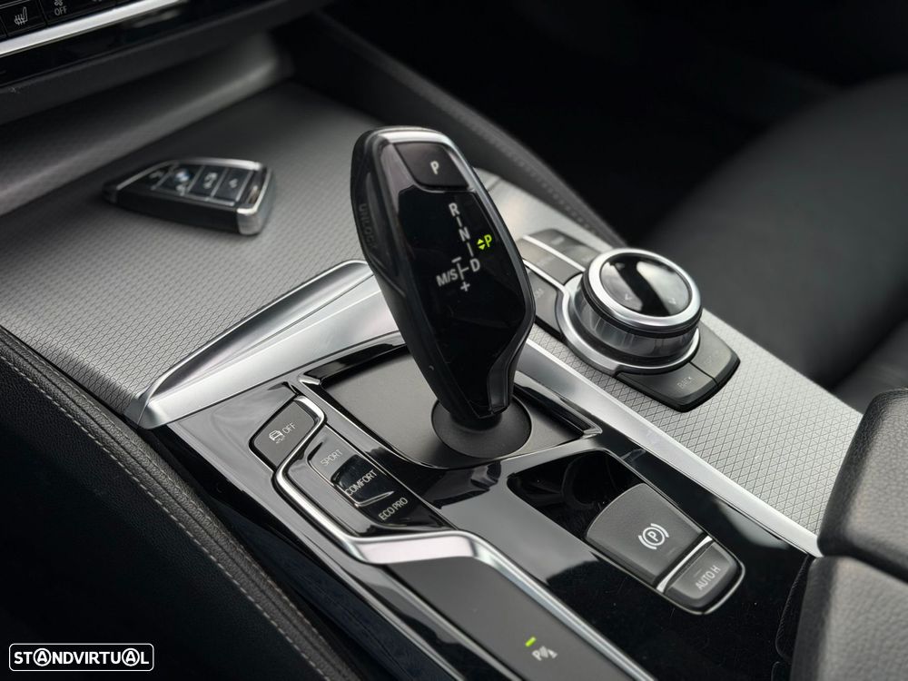 BMW 520 d Pack Desportivo M Auto - 25