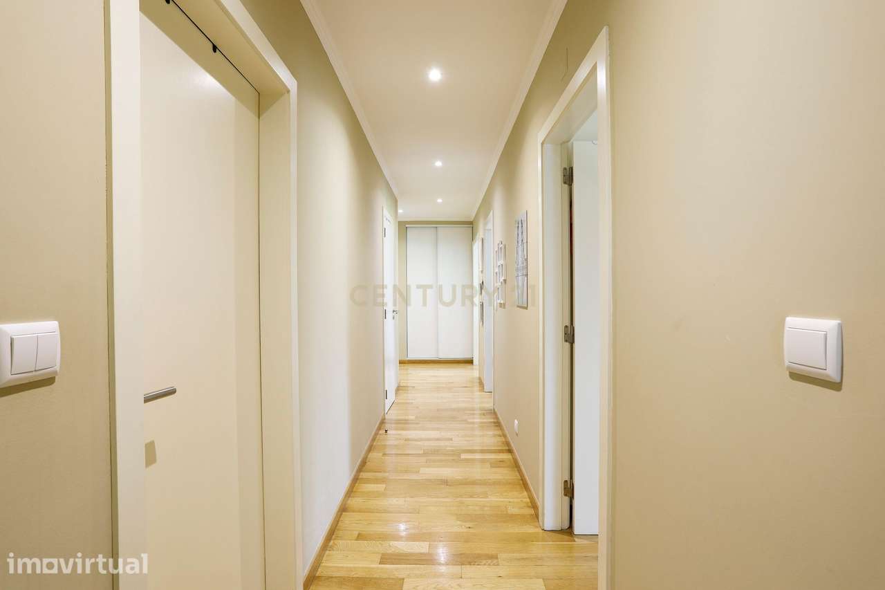 Apartamento T2 Moderno nas Colinas do Cruzeiro | 2 Lugares de Garagem - Grande imagem: 4/27