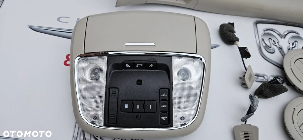 Dodge Durango III 2017- Osłona przeciwsłoneczna Słonecznik Daszek Oświetlenie kabiny Lampka podsufitki - 4