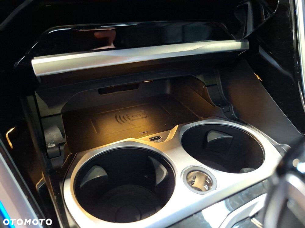 BMW Seria 8 - 23