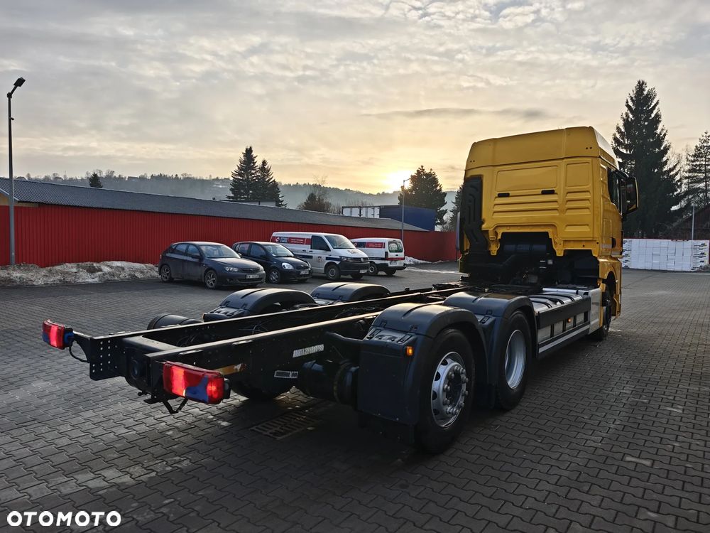 MAN TGX 26.470 6X2 oś skrętna rama do zabudowy - 9