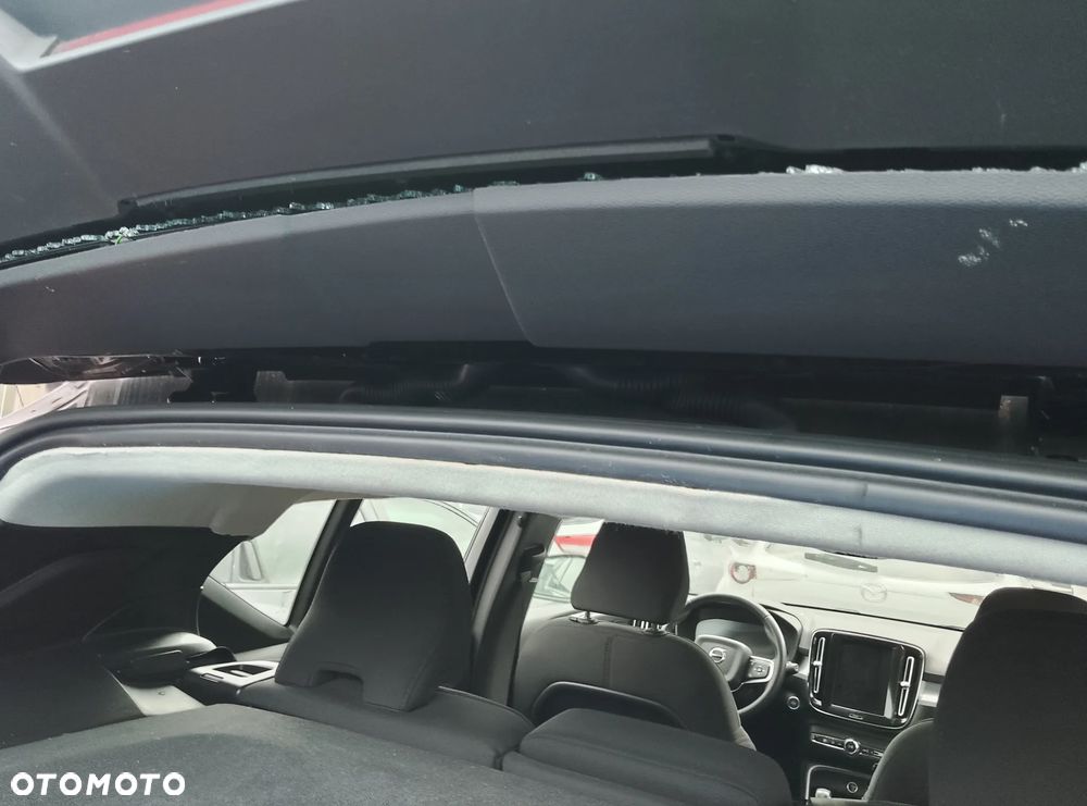 Volvo XC 40 B4 B AWD DKG Momentum Pro - 29