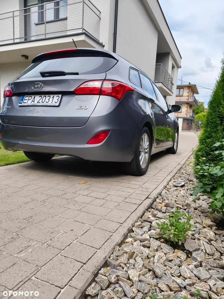 Hyundai i30 i30cw 1.6 CRDi Fifa World Cup Edition - 4